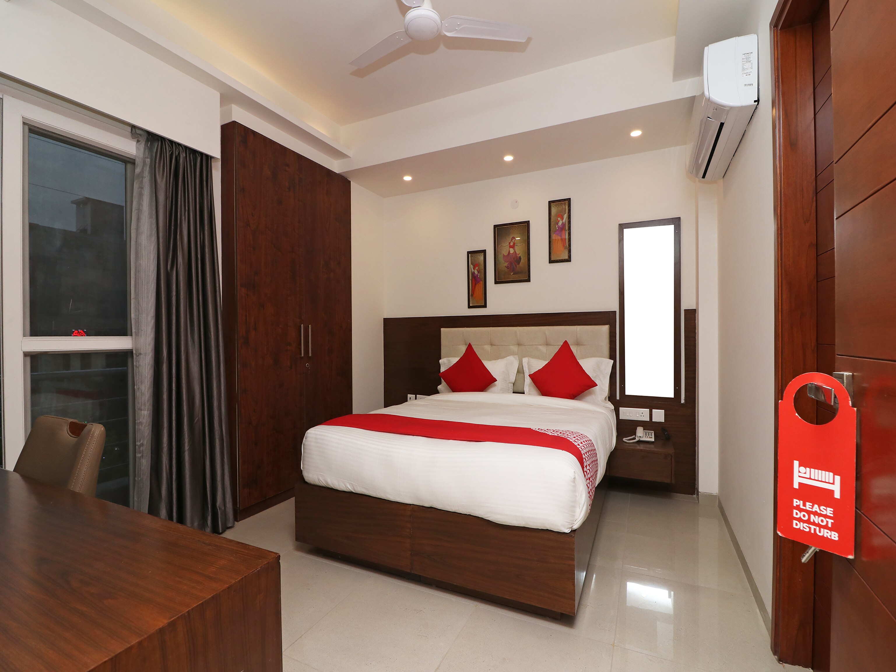 Oyo 37722 Silver Oak Luxury Comfort Inn Delhi Use Code Oyopaynow