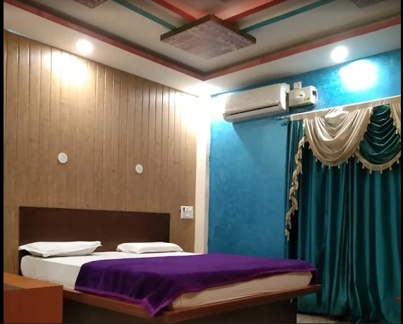 Hotel Heera Palace - Tap to explore photos