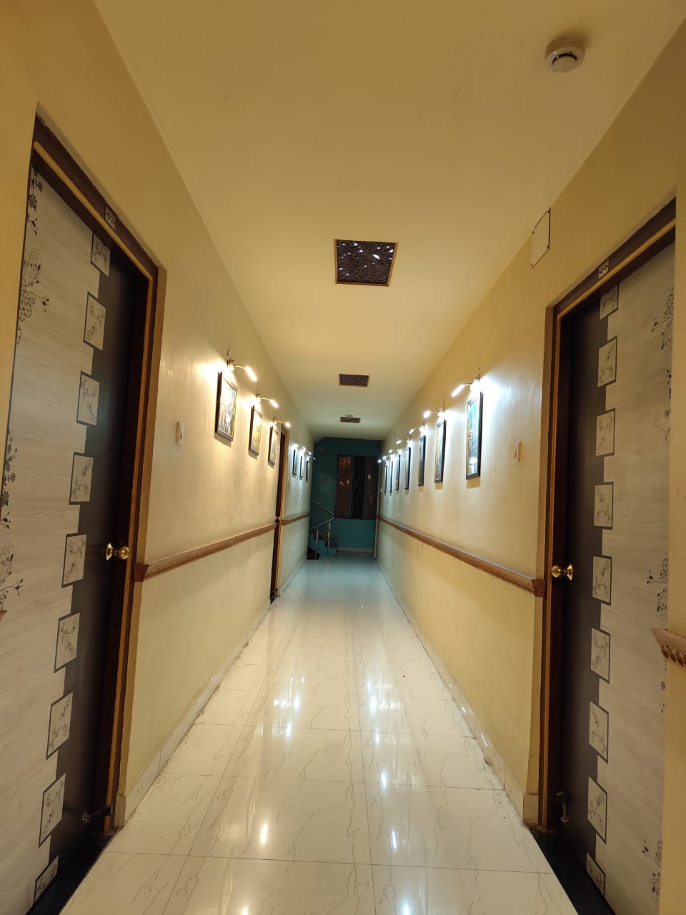 SARKAR LODGE - Tap to explore photos
