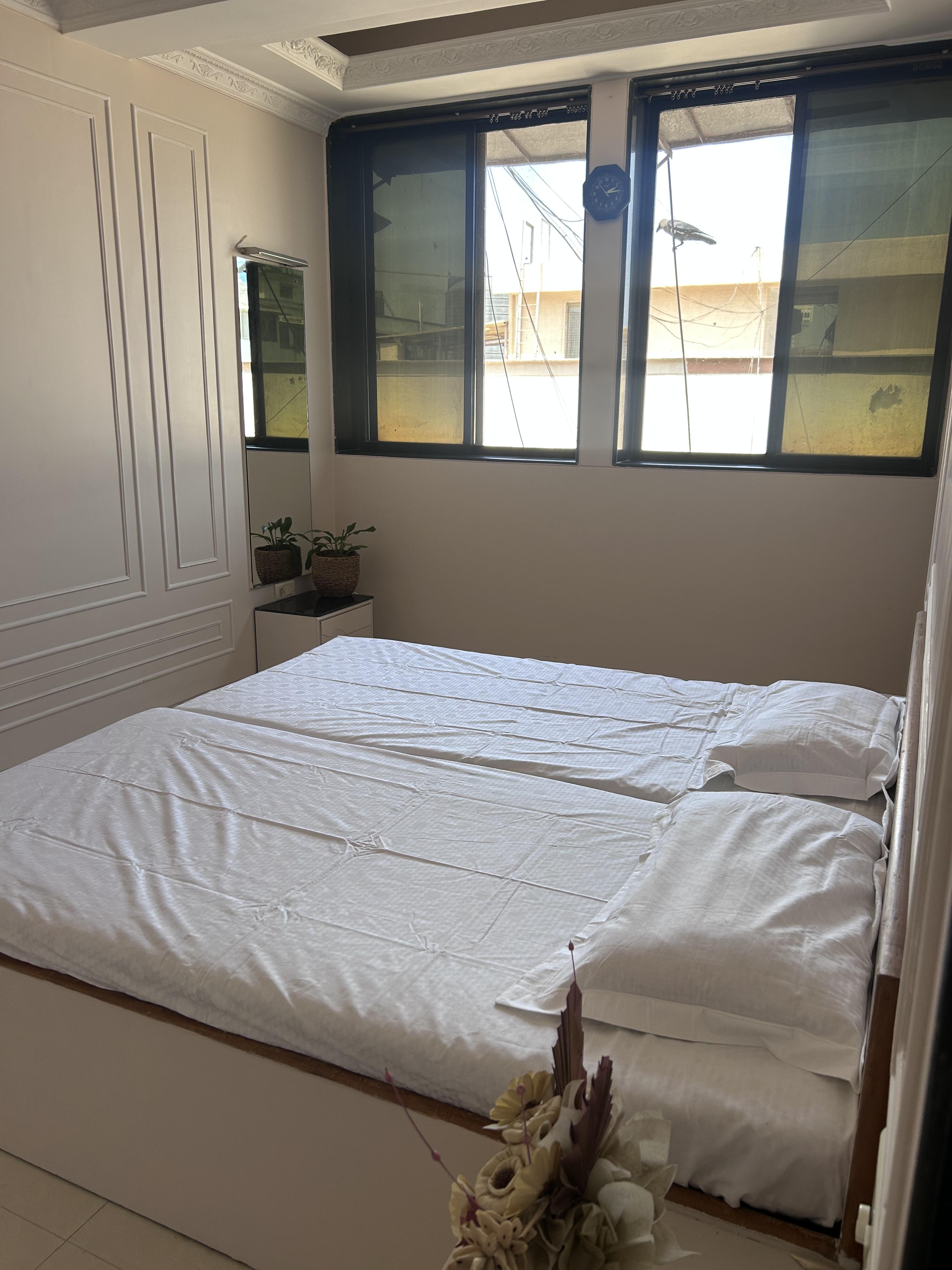 Room w bathroom in SouthMumbai - Tap to explore photos