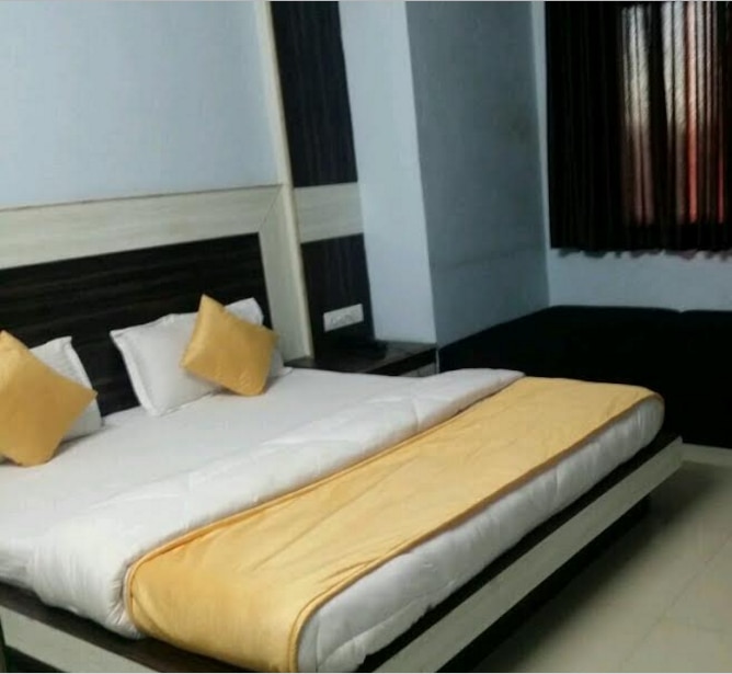HOTEL NAVRATNA - Tap to explore photos