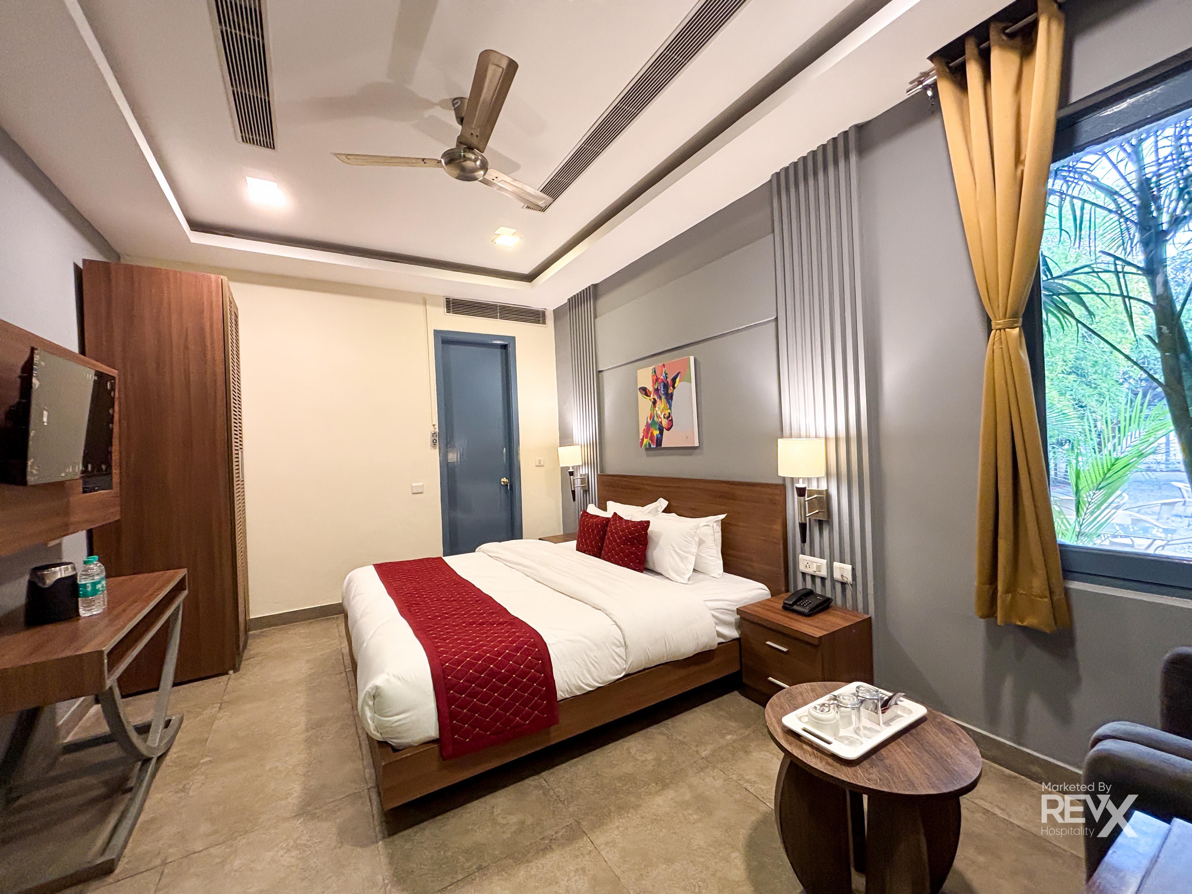 The Maple Woods Resort - (3 mins walk from Kosi River) - Tap to explore photos