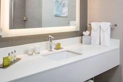 DoubleTree by Hilton Boston Logan Airport Chelsea, Boston