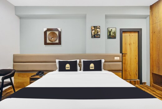 Super Townhouse OAK Hitec City Near Image Hospital
