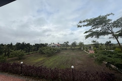 Veranda Grove Retreat by Evara Luex stays, Trimbak