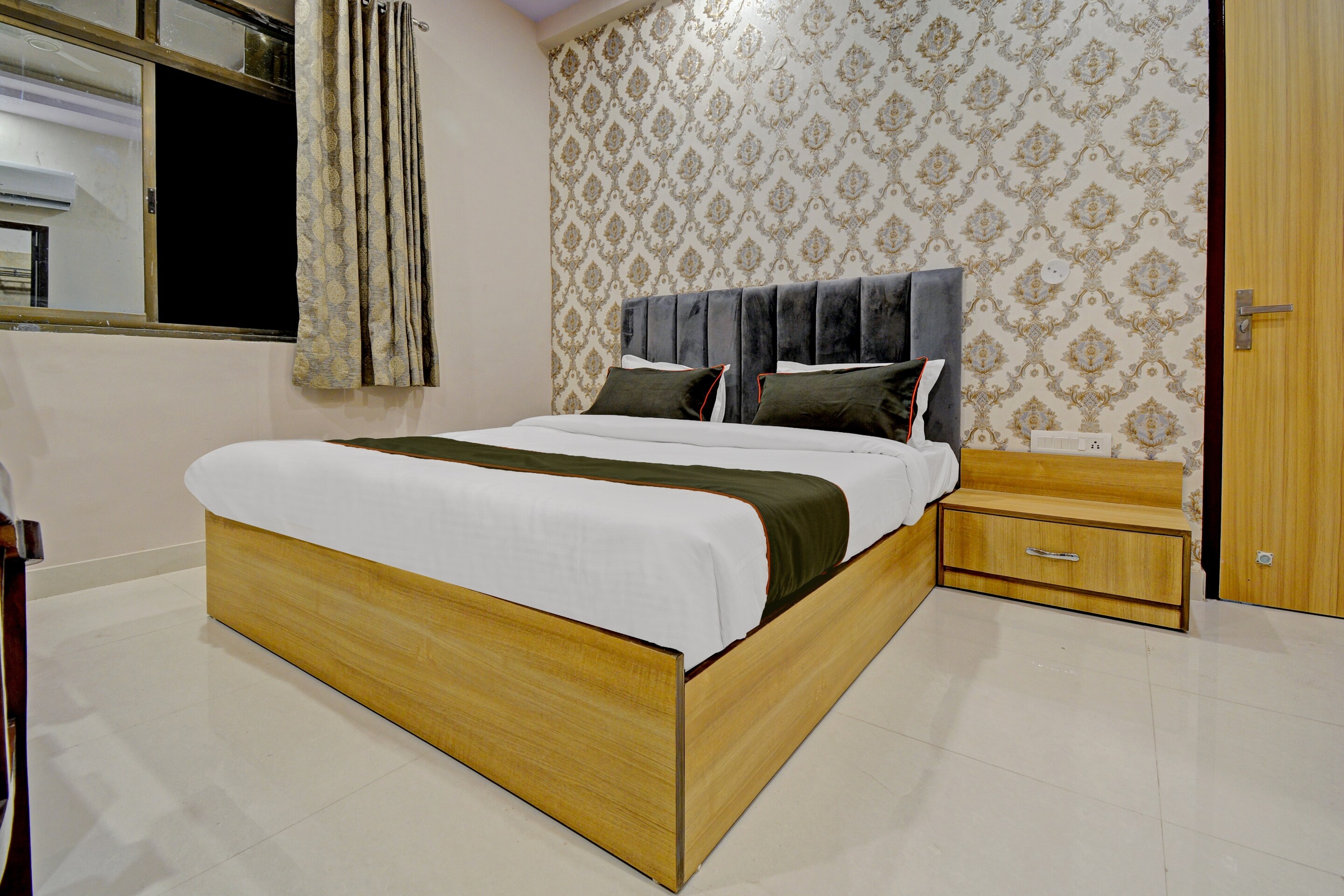 Hotel O Hari Krishna Palace - Tap to explore photos