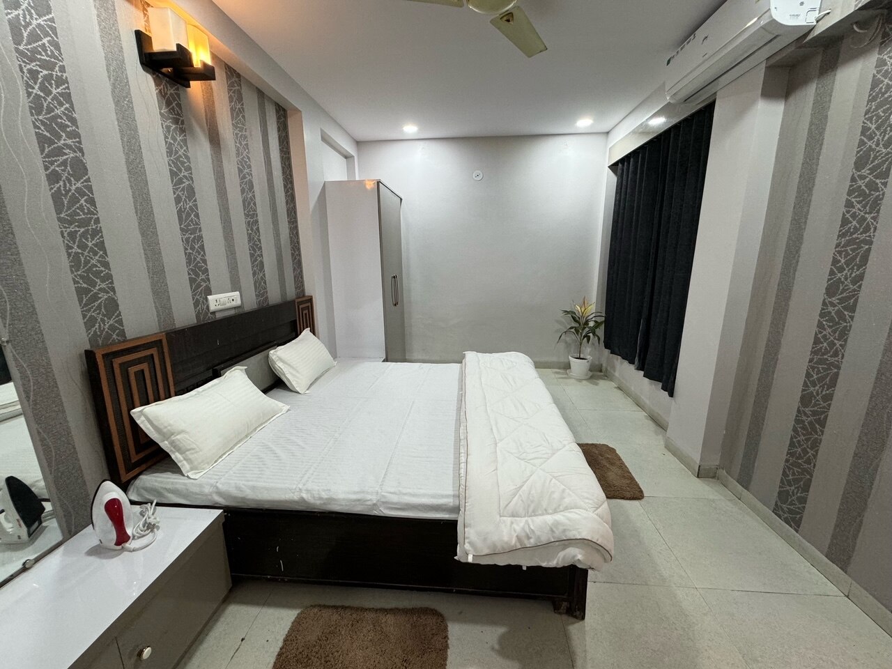 Leela Homestay Indore -Jasmine - Tap to explore photos