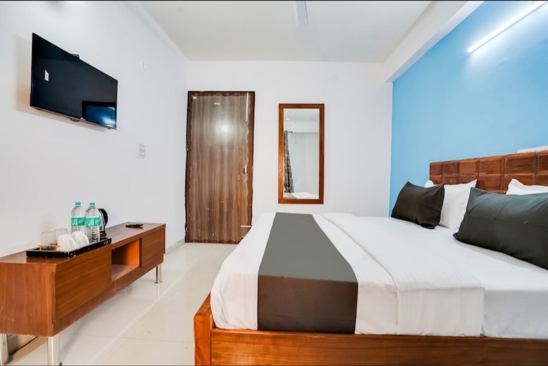 Hotel Suzu Inn Couple Friendly - Tap to explore photos