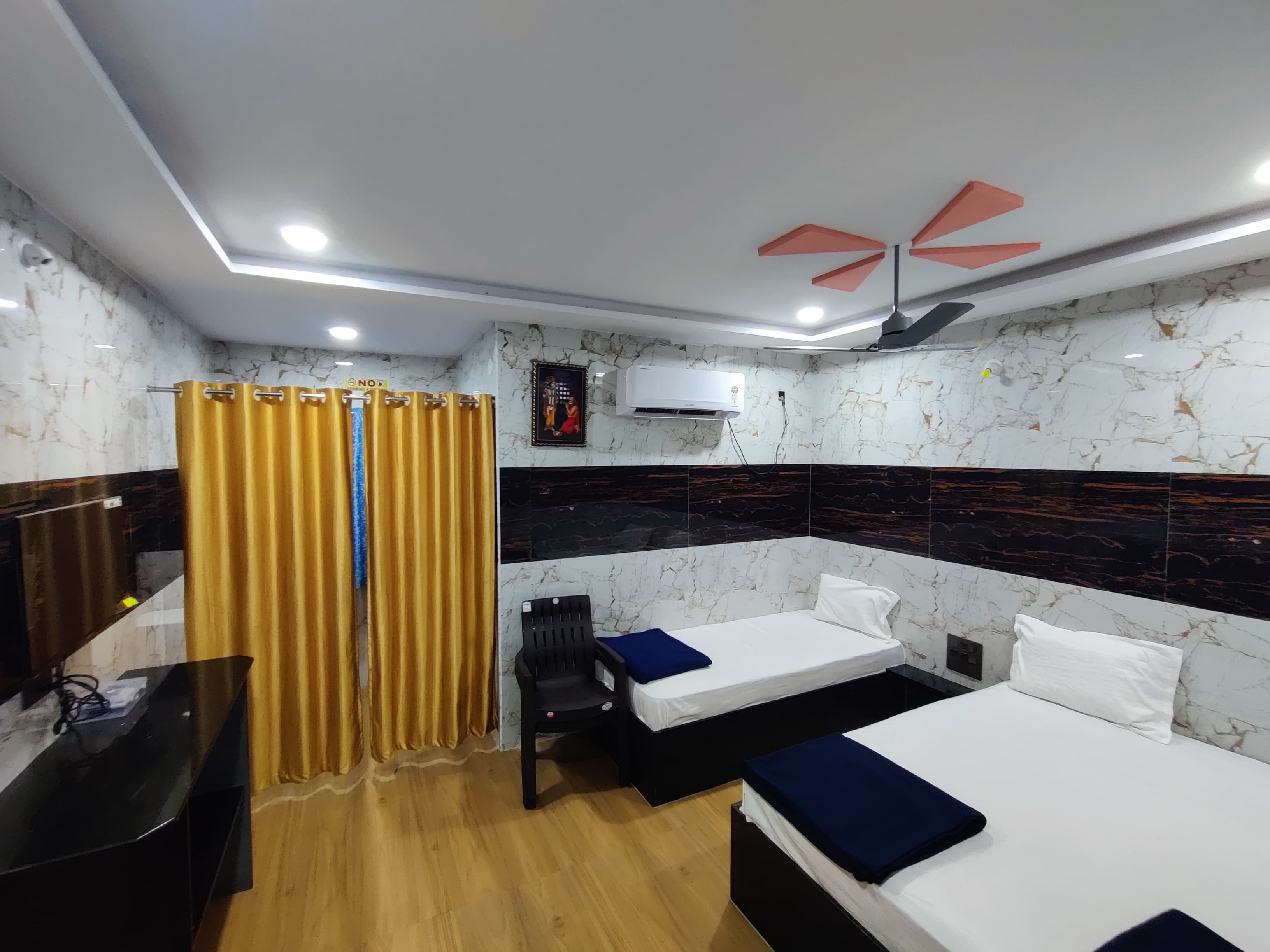 GPG RESIDENCY (GURUPADUKA GRAND RESIDENCY ) - Tap to explore photos