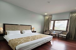 THE ZURFI'S HOTEL AND RESTAURANT, Pangong