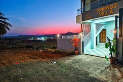 Friendz Villa - 3BHK with Private Pool and Wi-Fi, Igatpuri