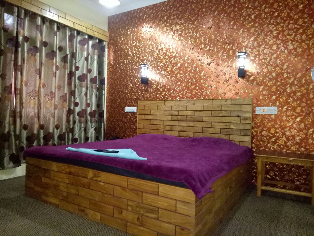 Hotel Kashmir Inn - Tap to explore photos