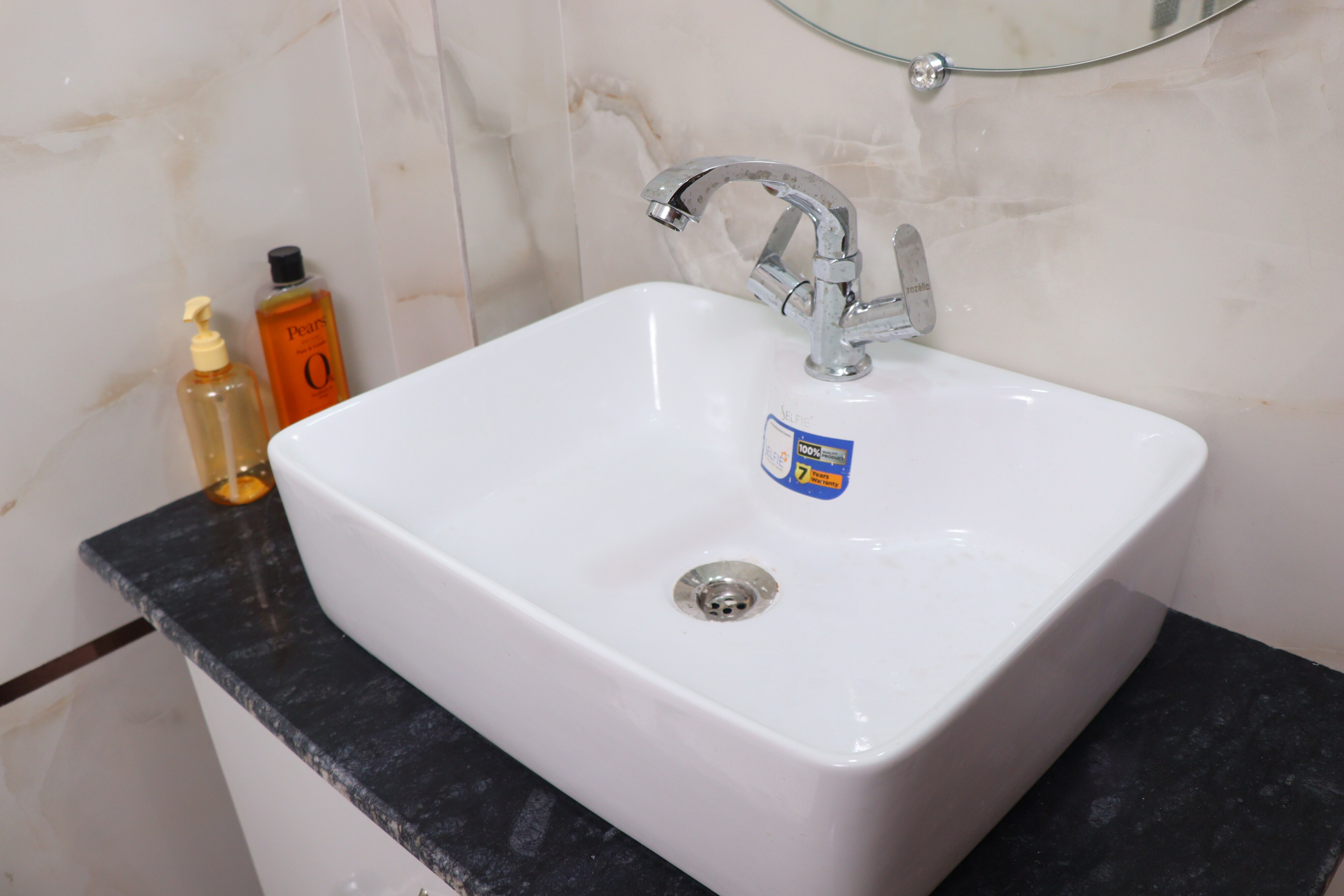 Highly Rated Studio Apartment in Vasantkunj - Tap to explore photos