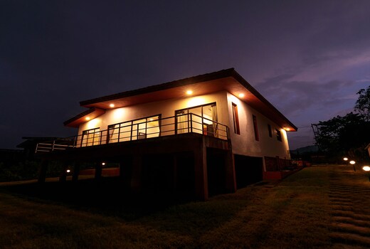 StayVista | Shivom Pool Villa 4
