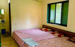 Single + Double Bed (1)