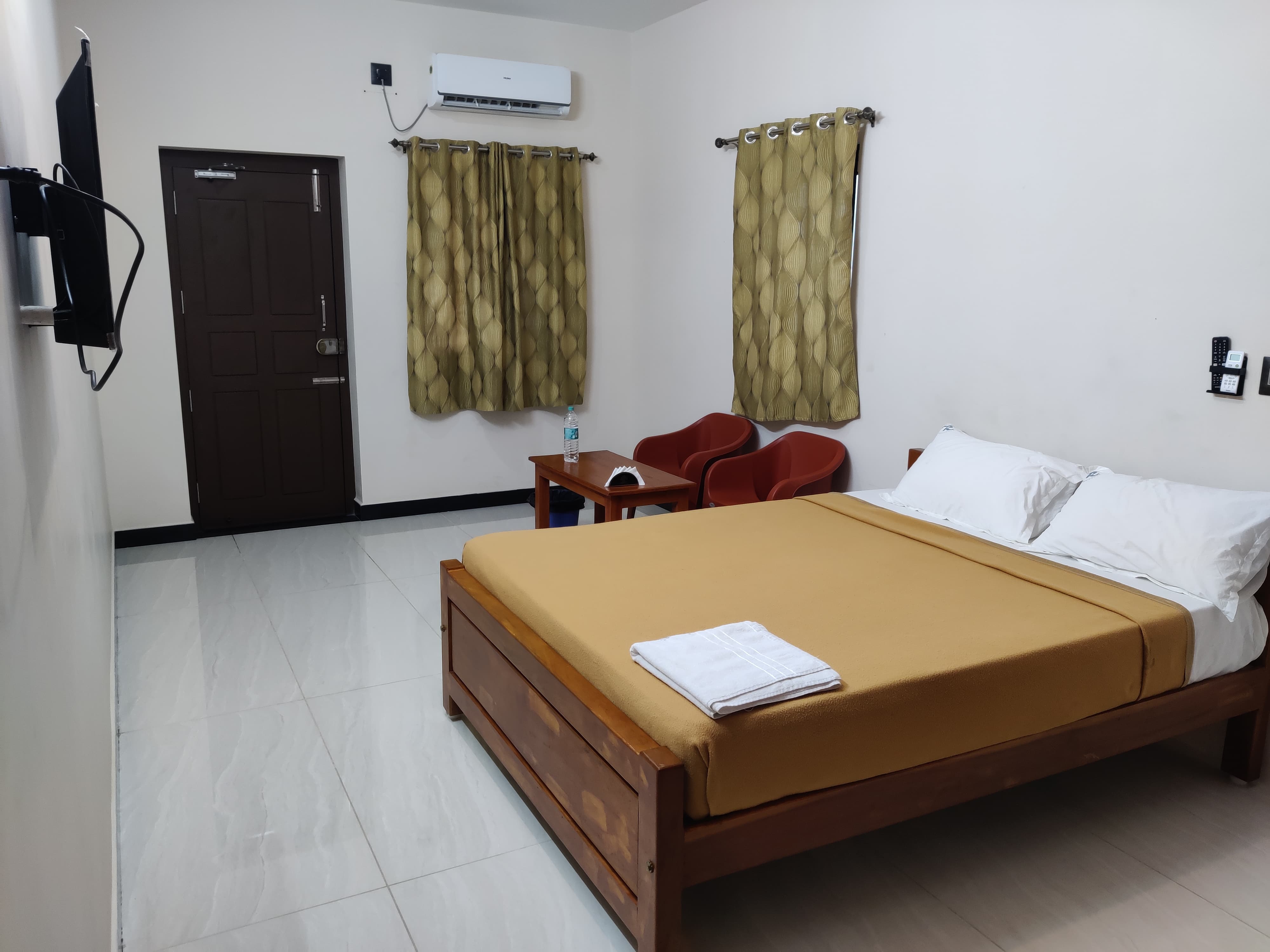 Thanesh Residency & Lodge - Tap to explore photos
