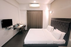 Palm Greens Suites & Banquet, Surat