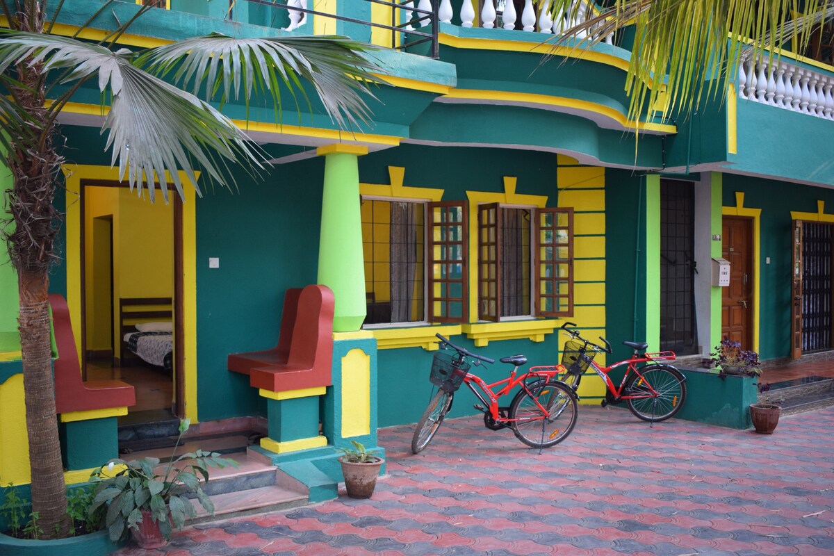 Classy AC Homestay with Goan Cook,Kitchen,Cycle - Tap to explore photos