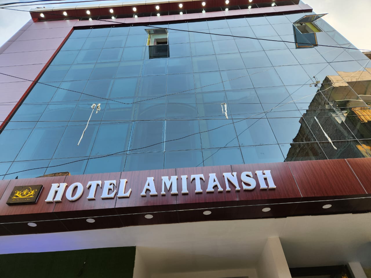 hotel amitansh - Tap to explore photos