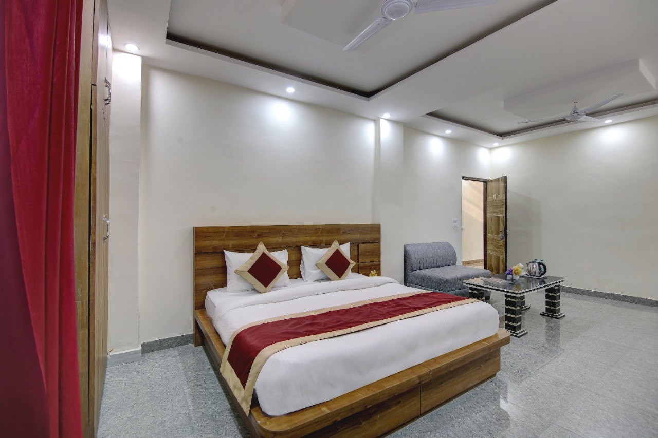 Hotel The Premier Noida - Tap to explore photos