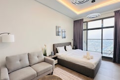 Upscale Apartment at Oval Tower Near Downtown with Balcony and Parking by Belvilla, Dubai
