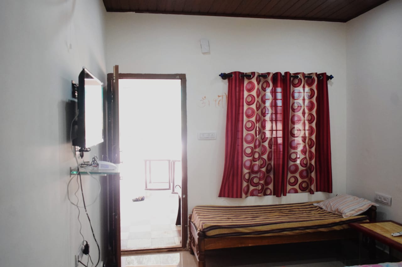 Eastern Giri home stay - Tap to explore photos