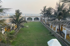 Hotel Moon, Tajpur