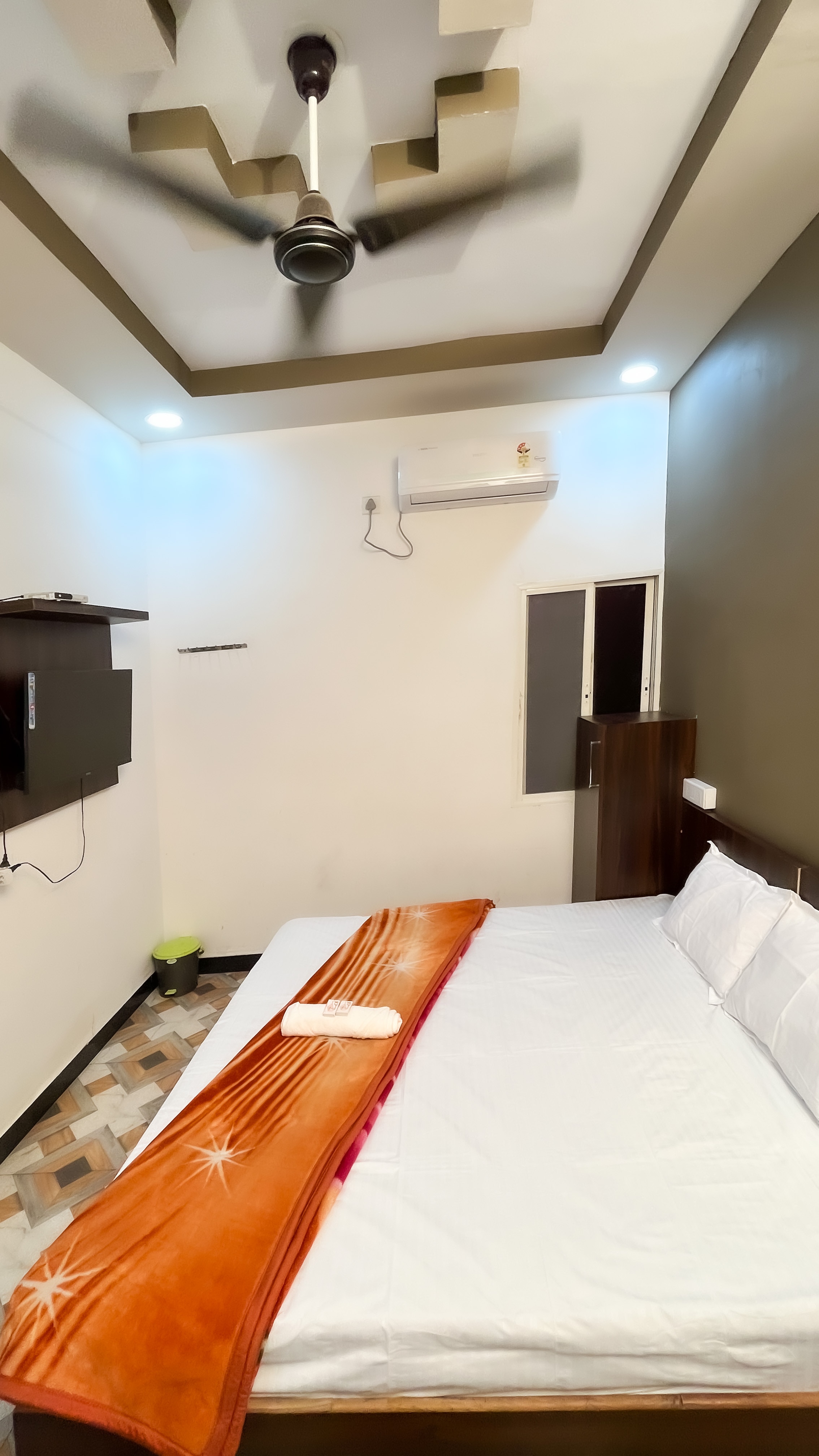 Hotel Rudraksh - Tap to explore photos