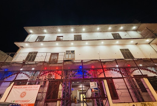 Omji - Shri Ram Janki Ashram | 2.5km from Shree Ramjanmbhumi Temple