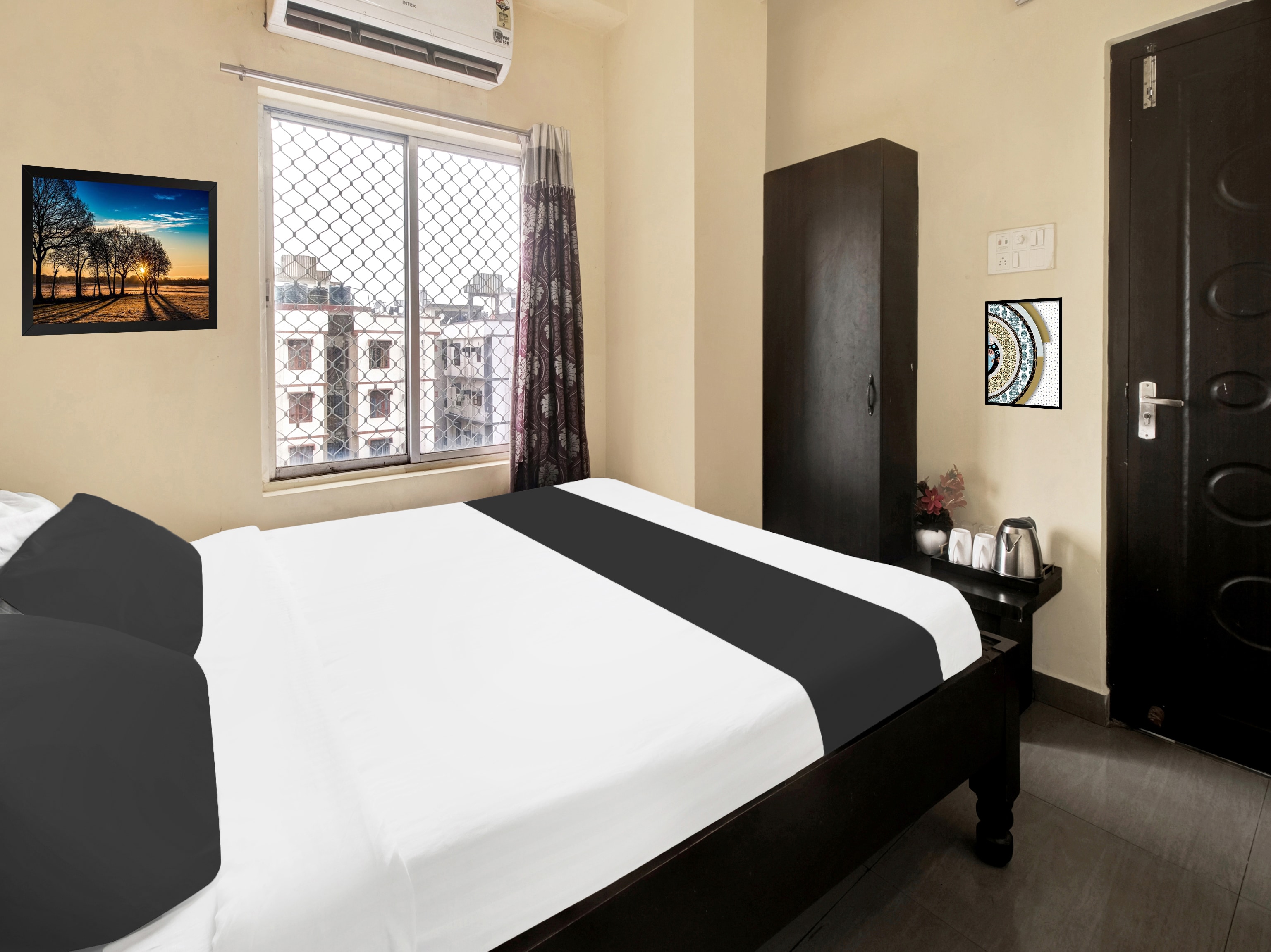 Super Hotel O Maligaon Adabari - Tap to explore photos