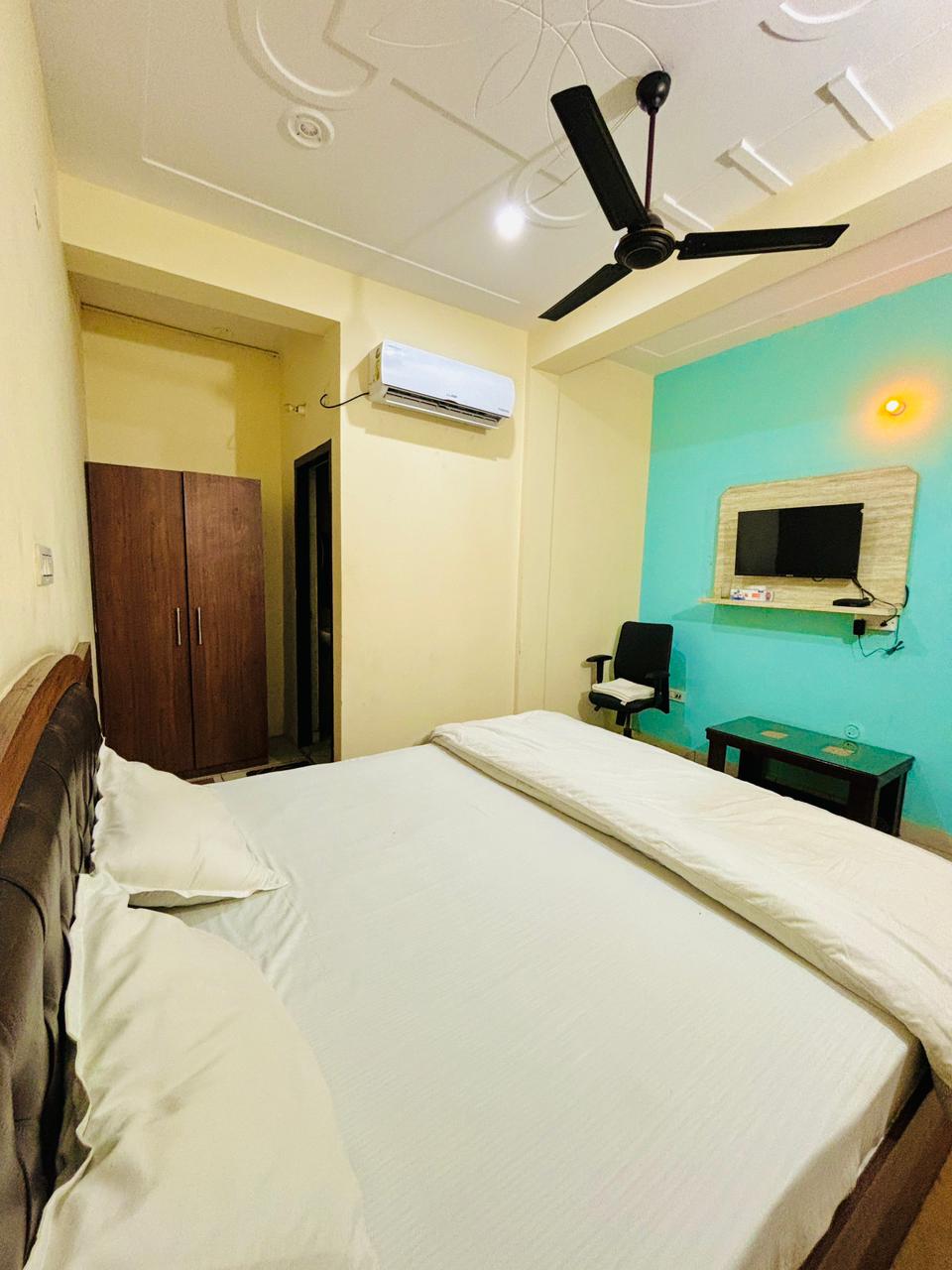 S N HOTEL INN,Bulandshahr - Tap to explore photos