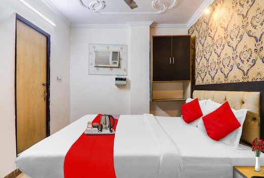 Hotel O Radhey Shyam Inn Near Sahara Ganj Mall