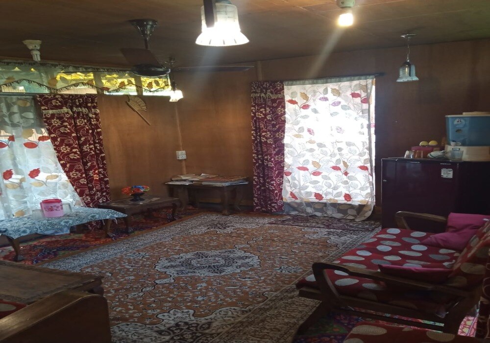 Veena Palace Group of Houseboat - Tap to explore photos