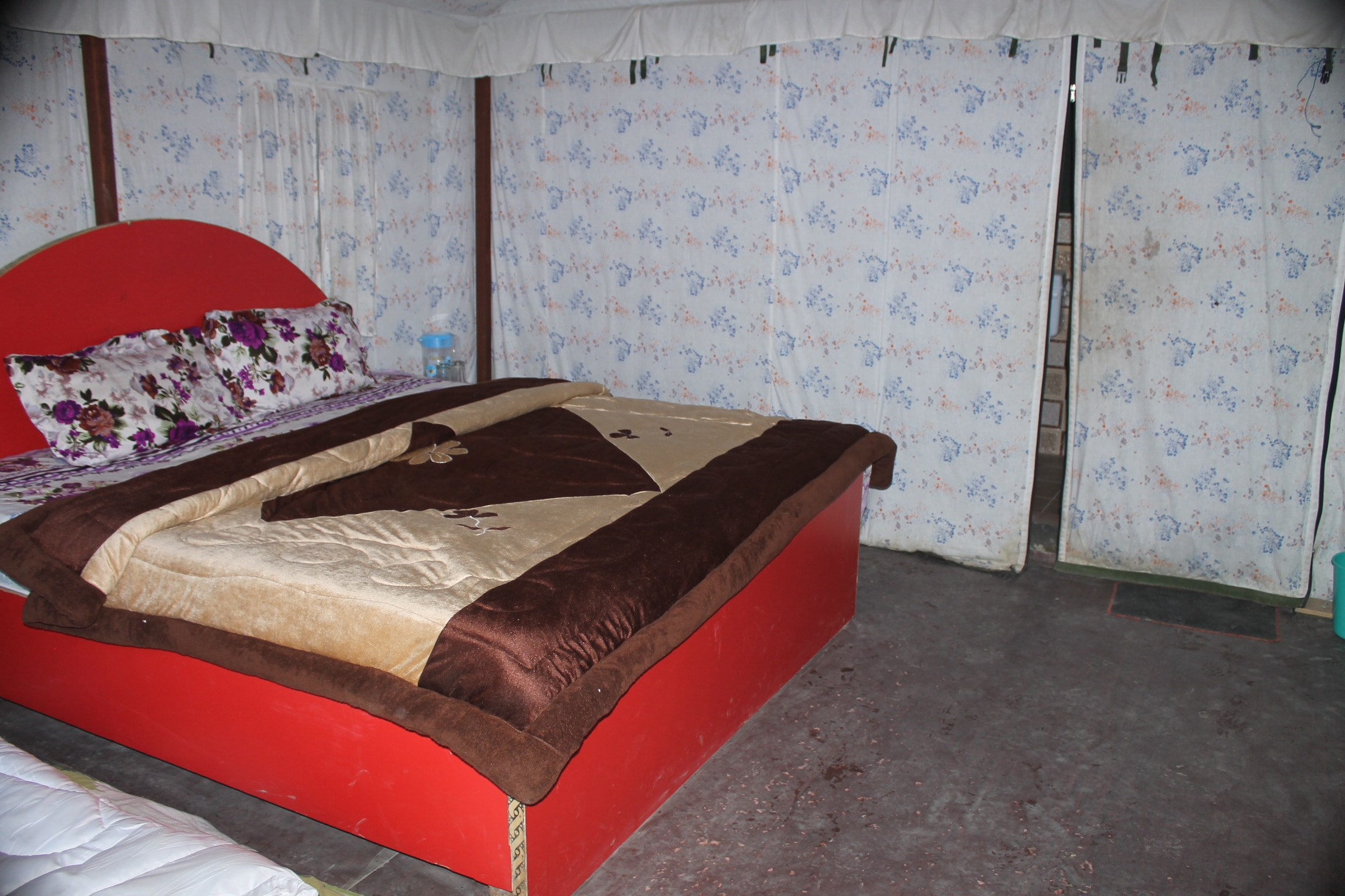 Manali Picnic Spot and Camps - Tap to explore photos