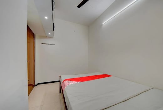 Rohaan hotel elite by UPAR