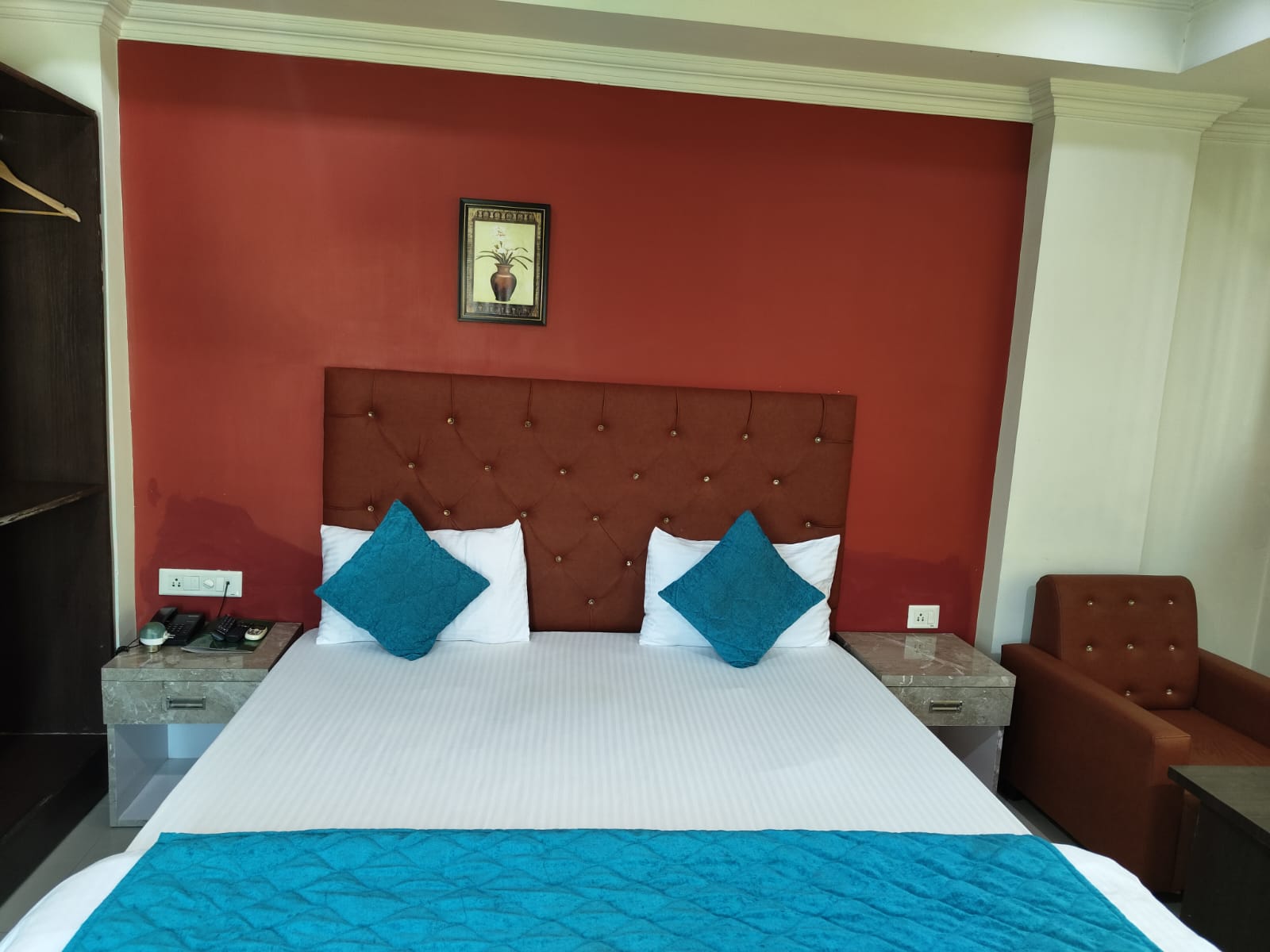 Hotel Bodhgaya Gautam - Tap to explore photos