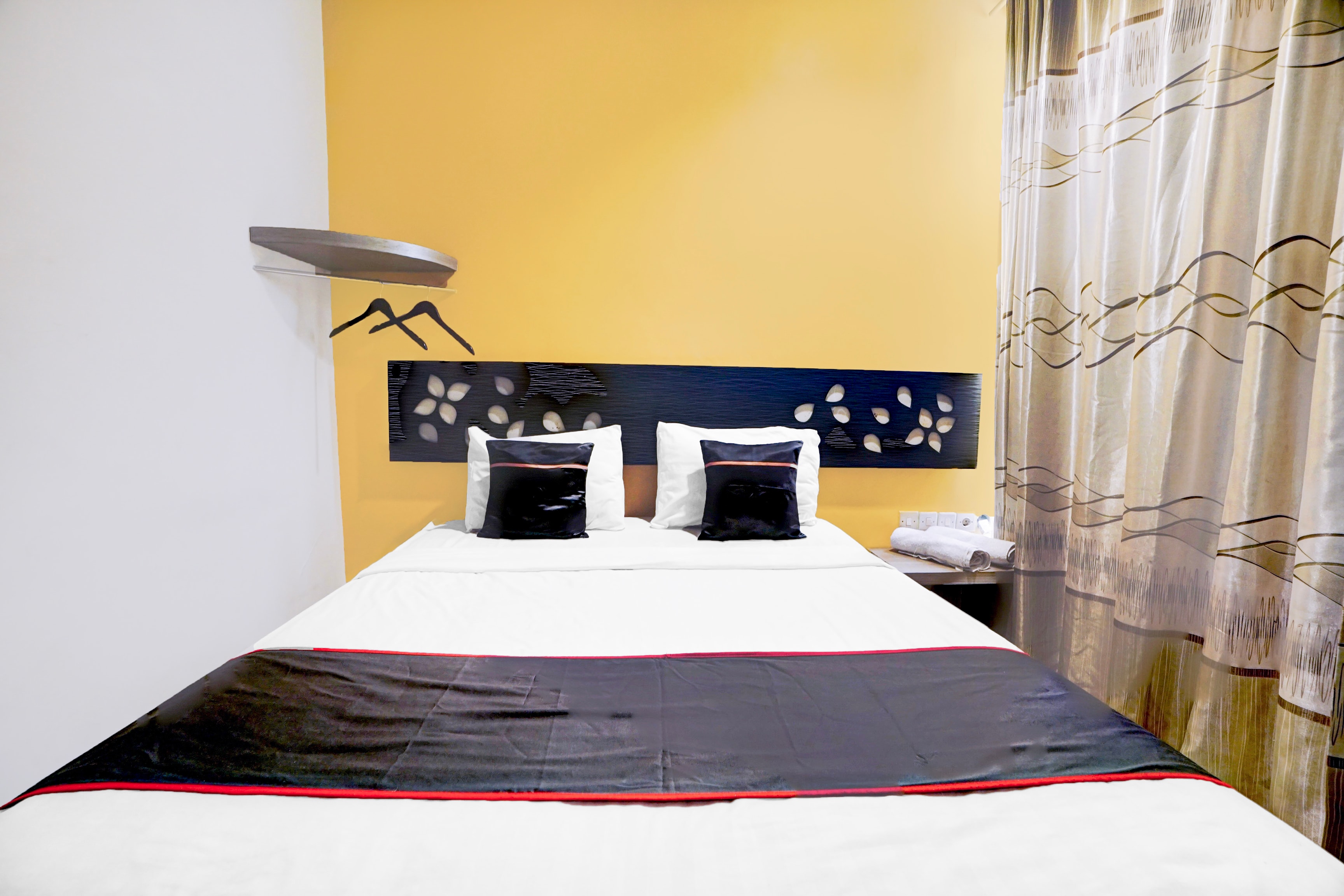 Hotel O Symphony Homestay Tlogomas - Tap to explore photos