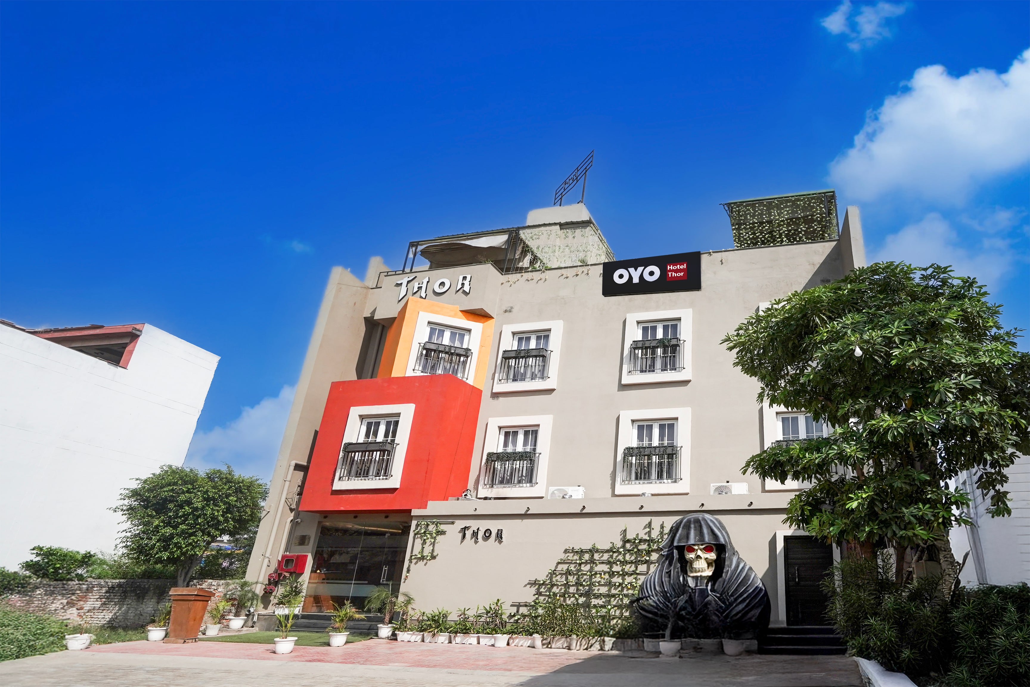 Hotel O THOR The Party World - Tap to explore photos