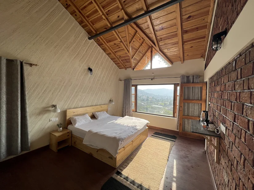 Sunset Villa, Kosya Kutauli