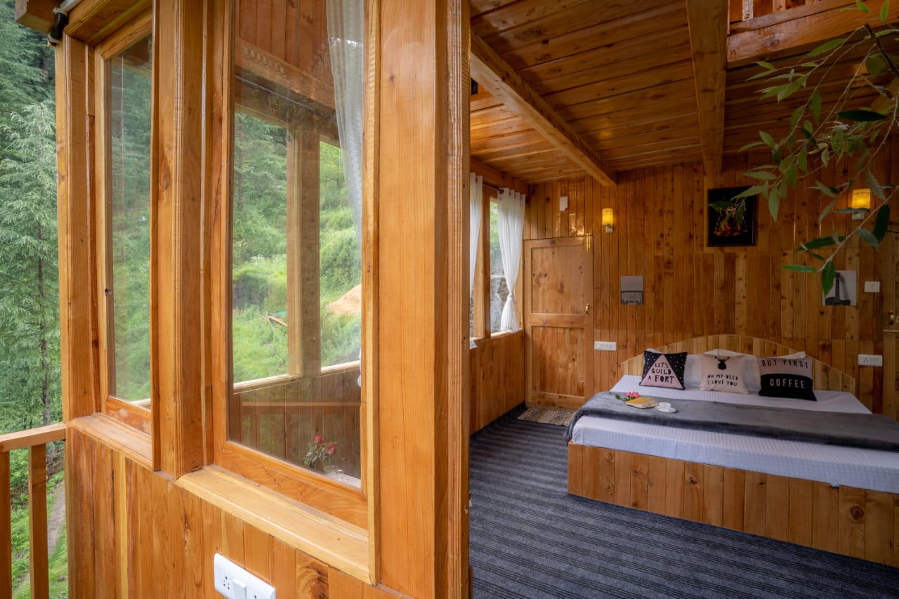 Cliff Haven Treehouse and Cottage - Tap to explore photos