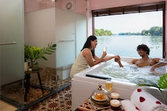 Spice Routes Luxury Cruise, Alleppey