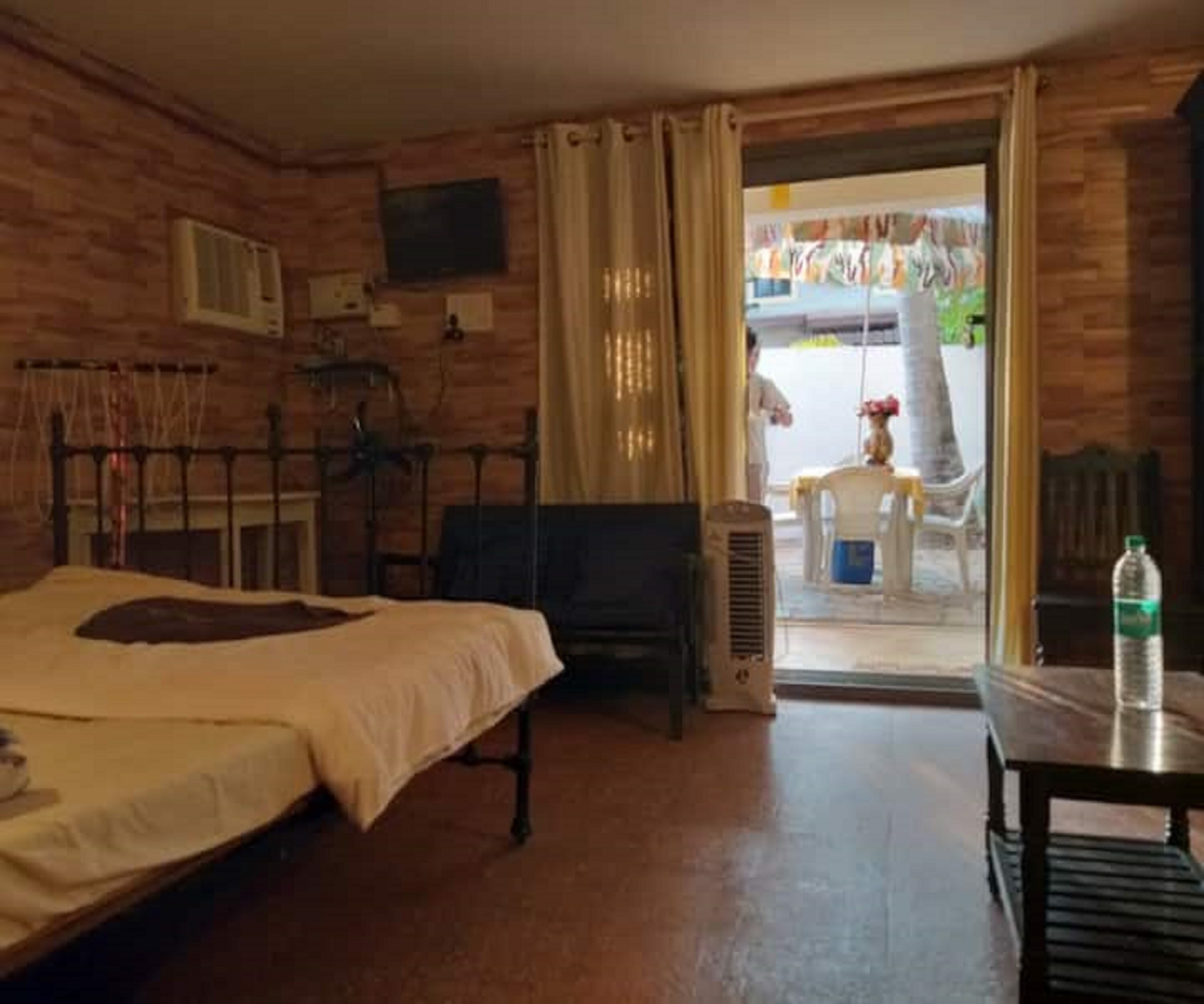 Cozy Pvt Room on Ground Floor 104 - Tap to explore photos