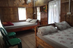 Cheerful 1 bedroom with two double beds, Mawlynnong