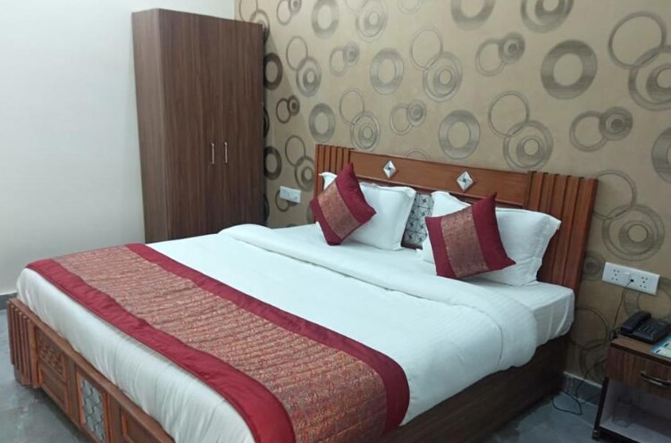 Shubh Home stay - Tap to explore photos