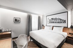 Mercure Klaipeda City, Plunges