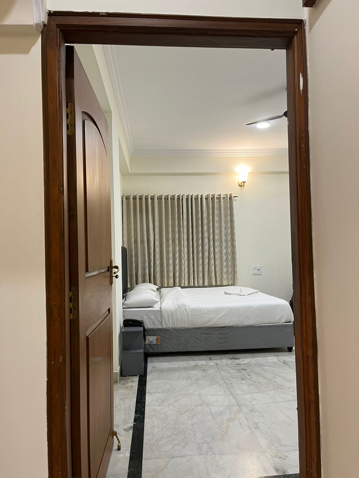 VOVSTAYS BANJARA - Tap to explore photos