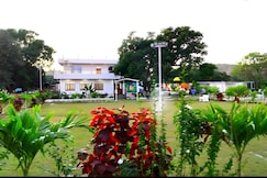 Deccan Green -3BR-Private Pool-Farmhouse-By Homeyhuts, Ibrahimpatnam