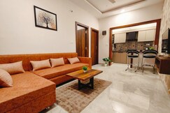 UrbanBliss Harmony Cozy Luxury 1BHK couple frndly, Indore