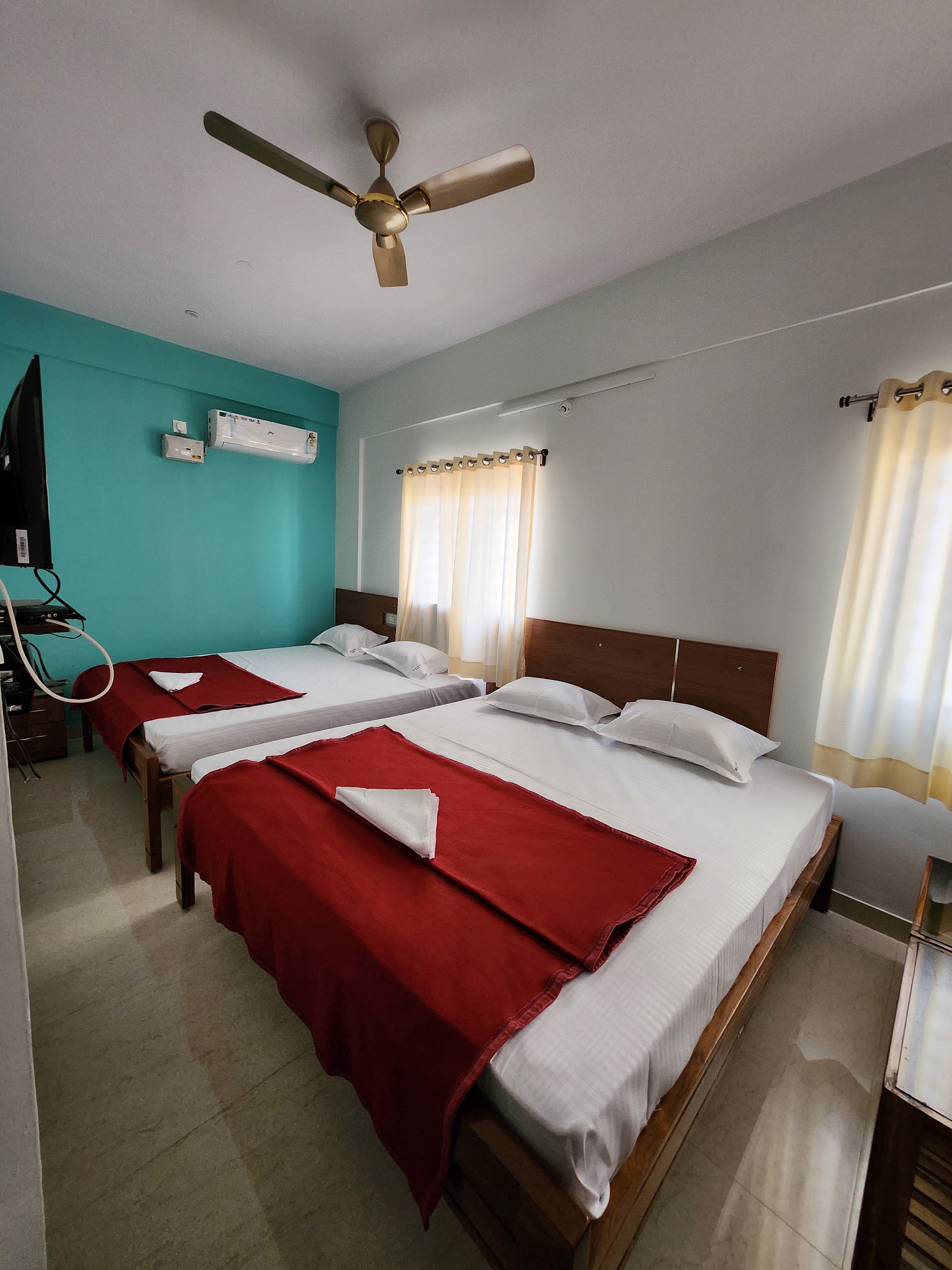 SRI SAI PALACE LODGE - Tap to explore photos