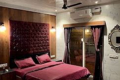 MOUNT BUNGALOWS 1 BEDROOM CHALET WITH PRIVATE POOL, Lonavala